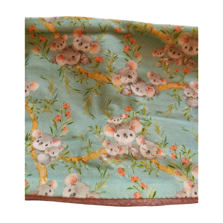 Tela del cuello polar infantil Koalas Azul extendida, estampado de koalas en ramas con flores.