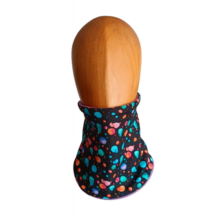 Vista frontal alternativa: Braga de cuello infantil Manchas Azul, segunda vista frontal sobre maniquí.