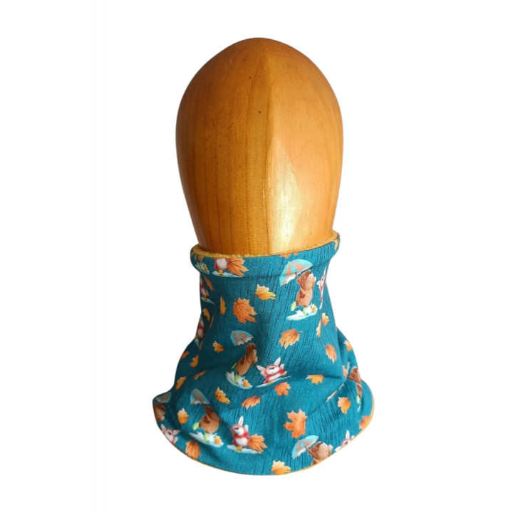 Cuello polar artesanal para niño con estampado otoñal de ositos y hojas