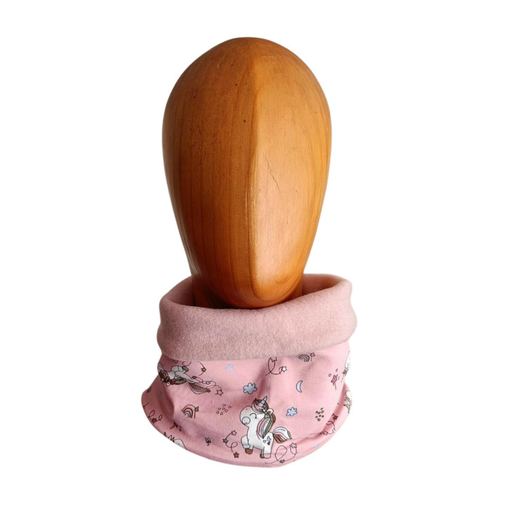 Cuello polar infantil Unicornios Rosa con interior polar rosa claro, doblado hacia fuera para mostrar el forro.
