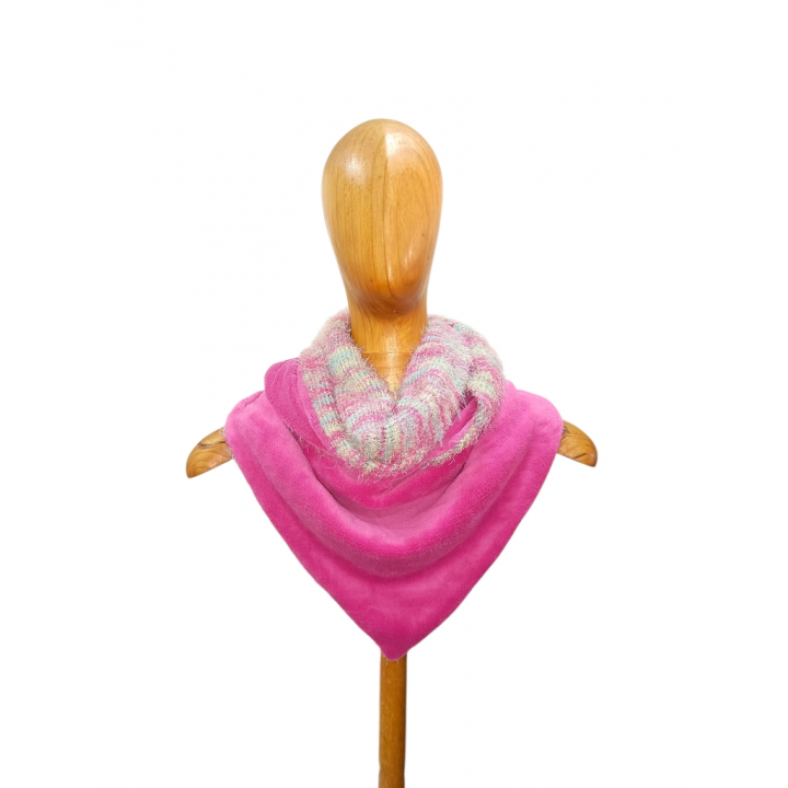 Bufanda triangular reversible rosa suave | by.Cuqui