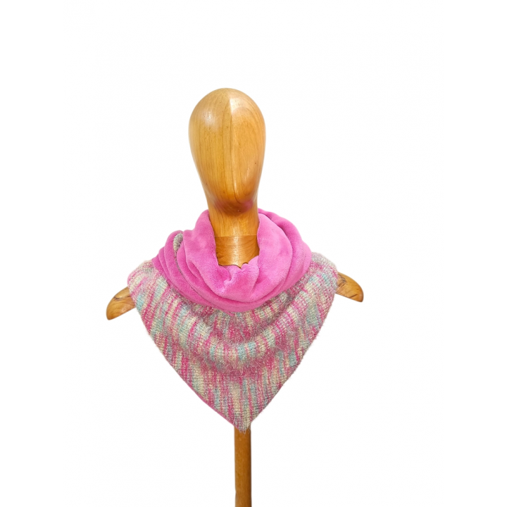 Bufanda triangular reversible rosa suave | by.Cuqui