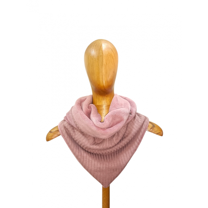 Bufanda triangular canalé rosa suave | by.Cuqui