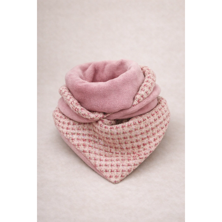 Bufanda triangular tweed rosa elegante | by.Cuqui