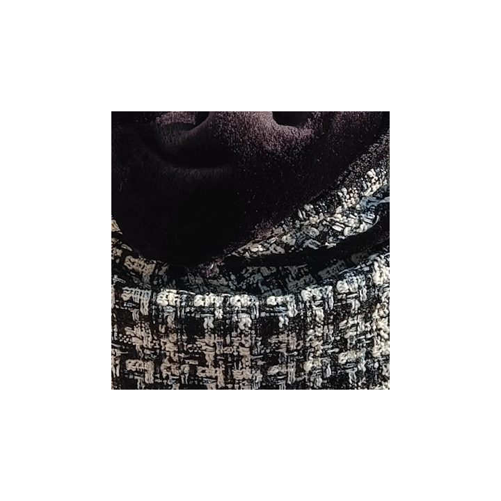 Bufanda triangular tweed blanco y negro elegante | by.Cuqui