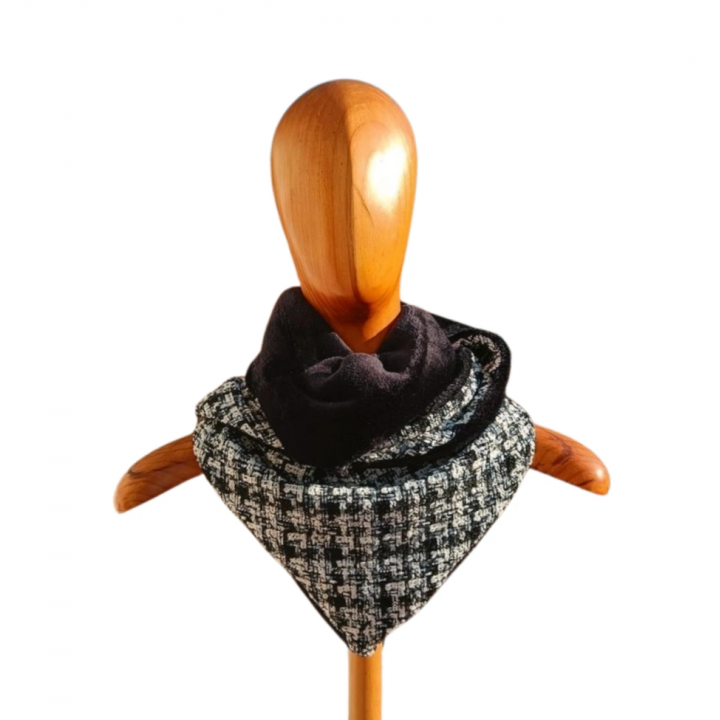 Bufanda triangular tweed blanco y negro elegante | by.Cuqui