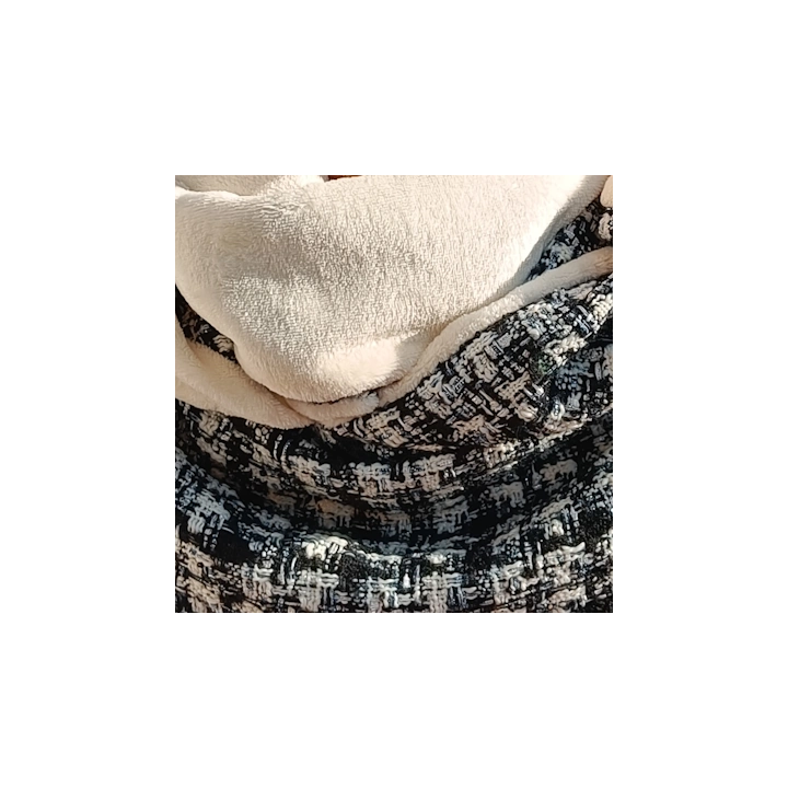 Bufanda triangular tweed blanco y negro elegante | by.Cuqui