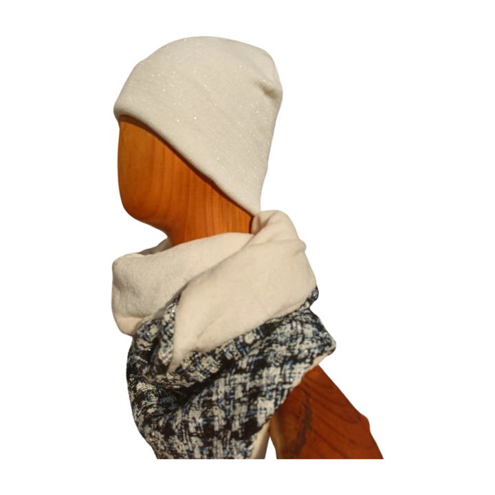 Bufanda triangular tweed blanco y negro elegante | by.Cuqui