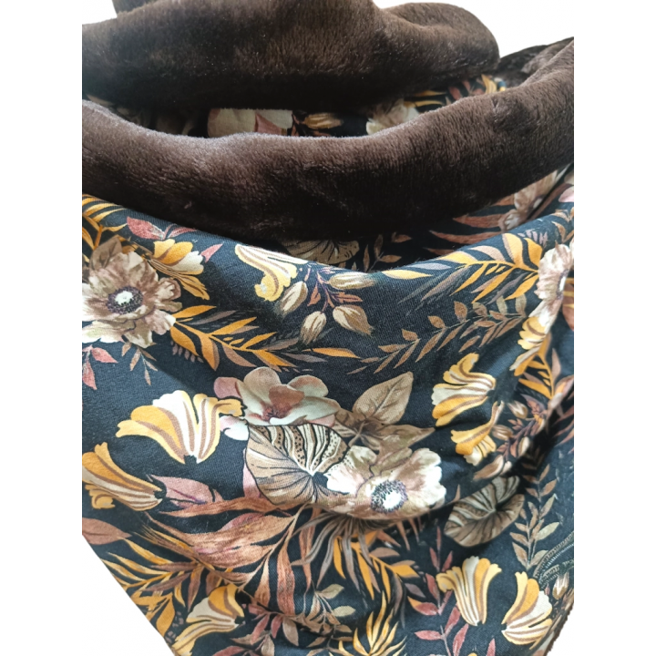 bufanda pico con capucha flores marrones