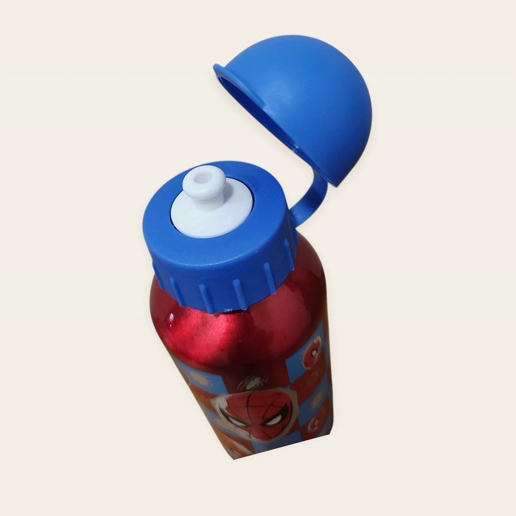 Botella infantil Spider-Man con tapón abierto