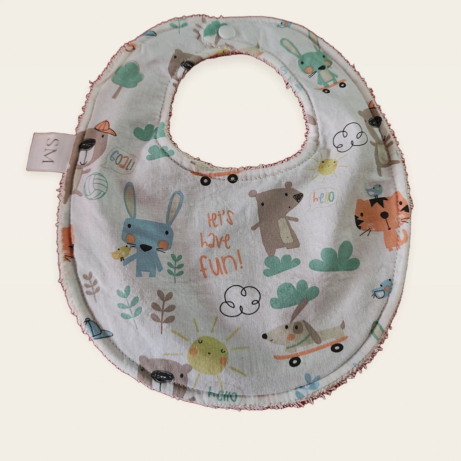 Babero impermeable 0–6 meses Animalitos divertidos con rizo de bambú beige y snap celeste, vista frontal [Variant: Blanco]