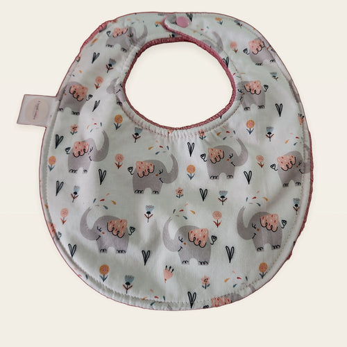 Babero impermeable 0–6 meses Cuquielefantes con rizo de bambú rosa empolvado, vista frontal