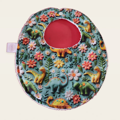 Babero impermeable 0–6 meses Dinosaurios y flores azul 3D con rizo de algodón blanco roto, vista frontal