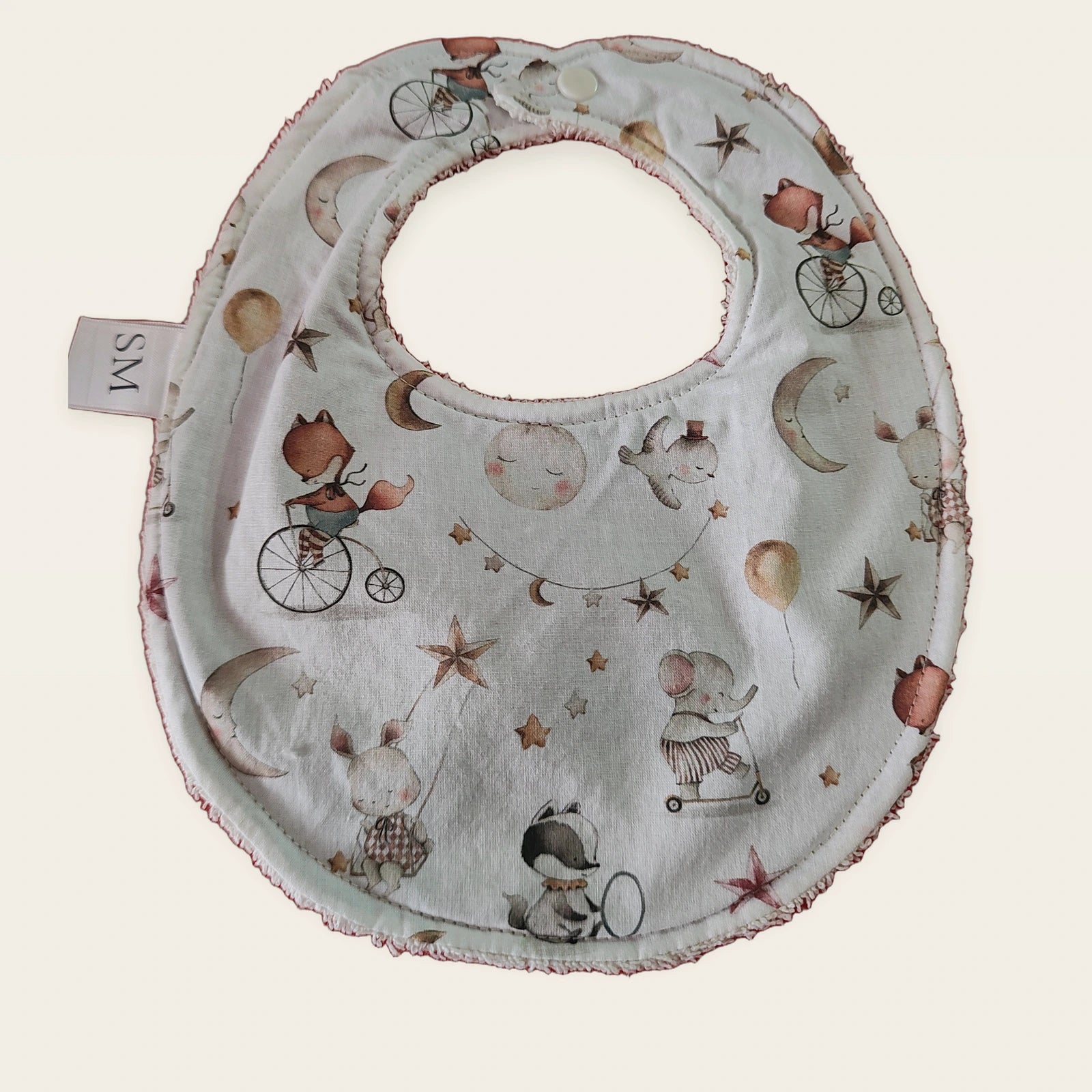 Babero impermeable 0–6 meses Elefantitos, luna y estrellas con rizo de algodón blanco roto, vista frontal