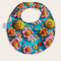 Babero impermeable 0–6 meses Flores 3D con rizo de algodón blanco roto, vista frontal