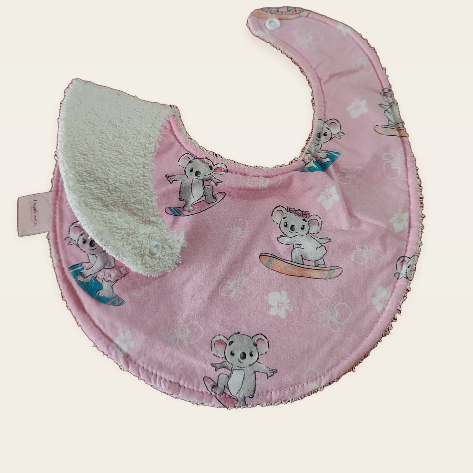 Babero impermeable 0–6 meses Koalas surferos con una pata doblada para mostrar el rizo de bambú beige [Variant: Beige]