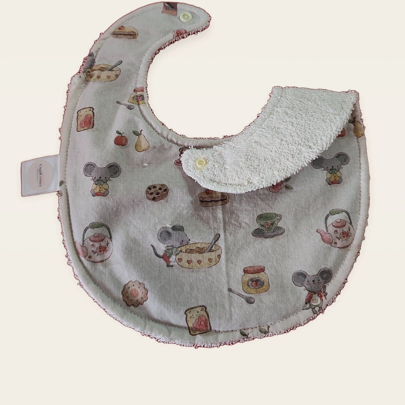 Babero impermeable 0–6 meses Ratitas reposteras con una pata doblada para mostrar el rizo de algodón blanco roto