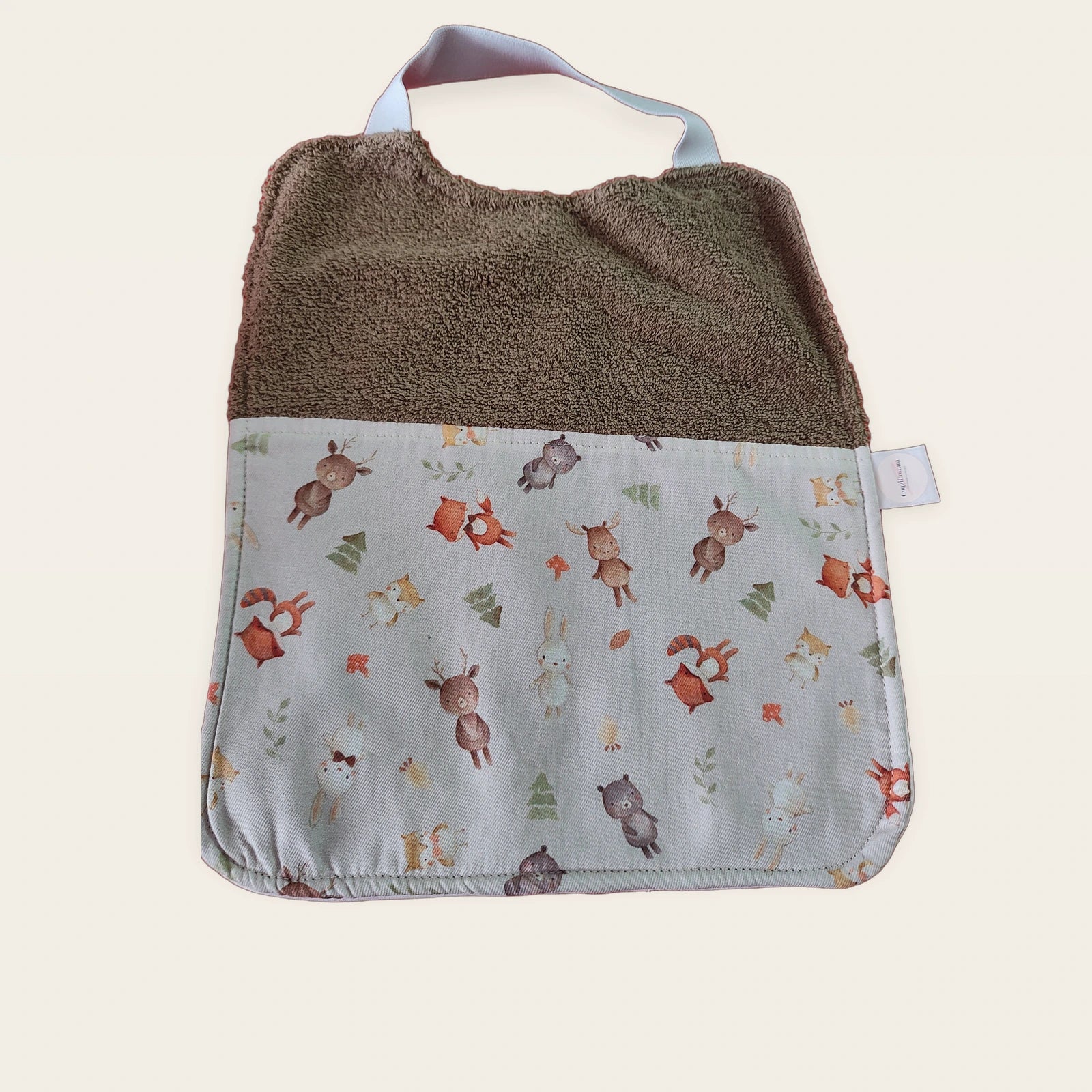 Babero infantil Bosque con rizo de algodón marrón y cuello elástico