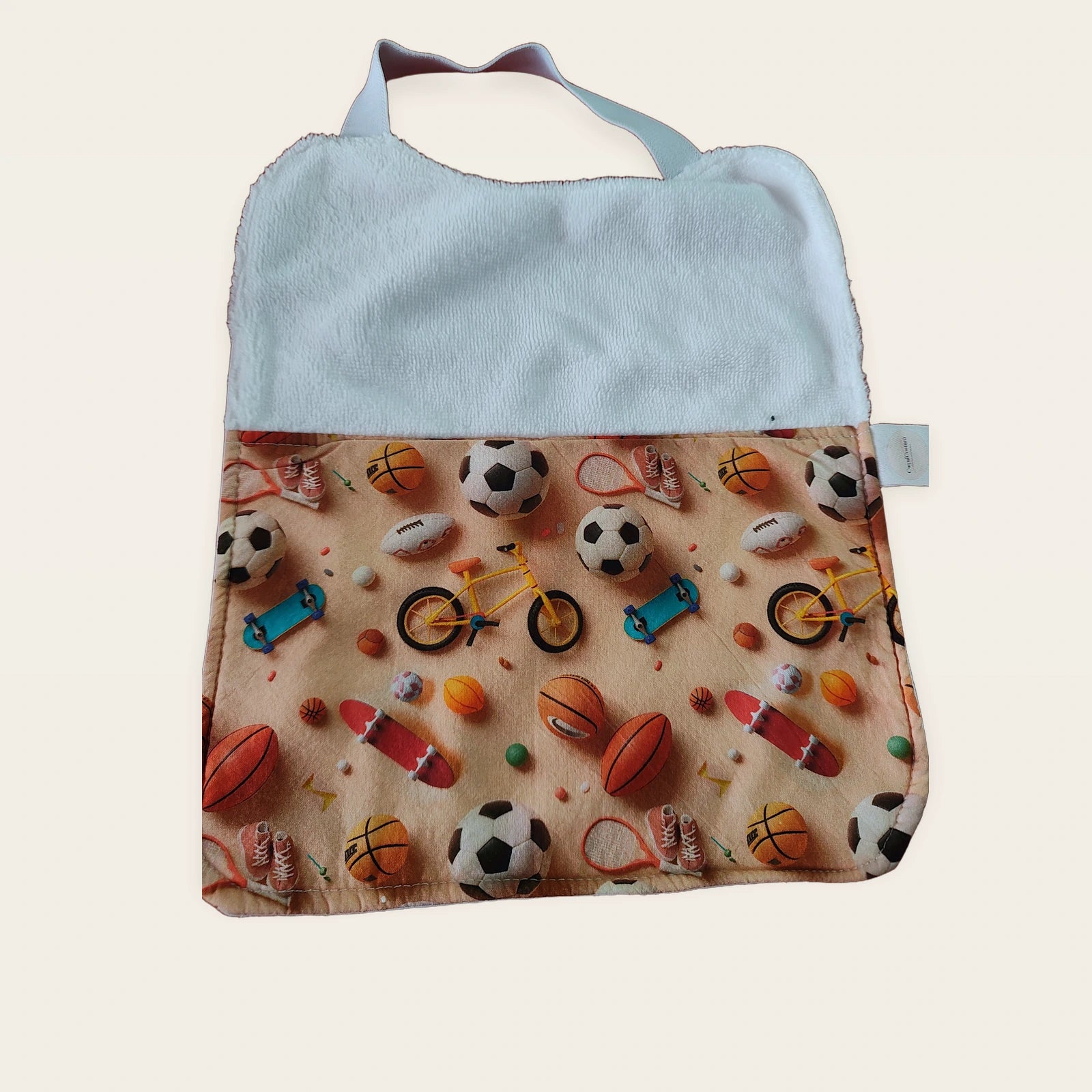 Babero infantil Deportes 3D con rizo de bambú blanco y cuello elástico