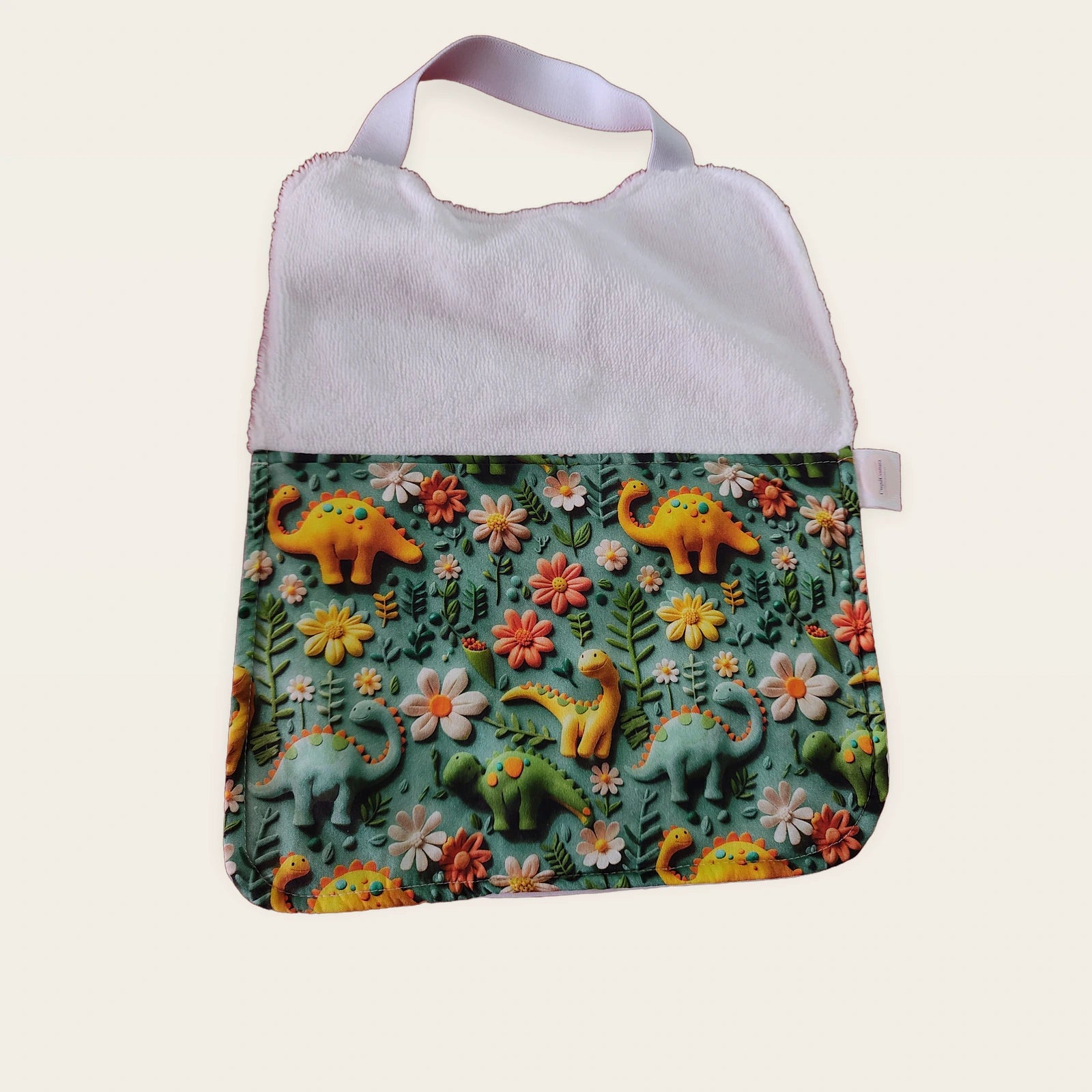 Babero infantil Dinosaurios y flores verde 3D con rizo de bambú blanco y cuello elástico