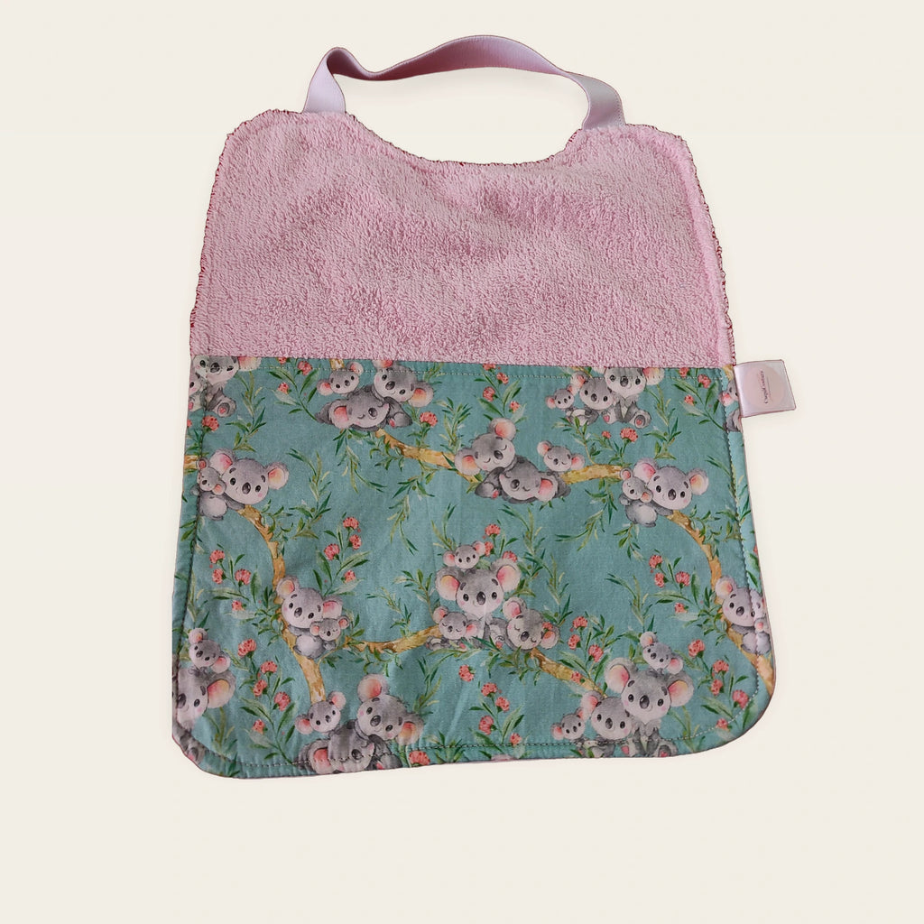 Babero infantil Koalas con rizo de algodón rosa y cuello elástico