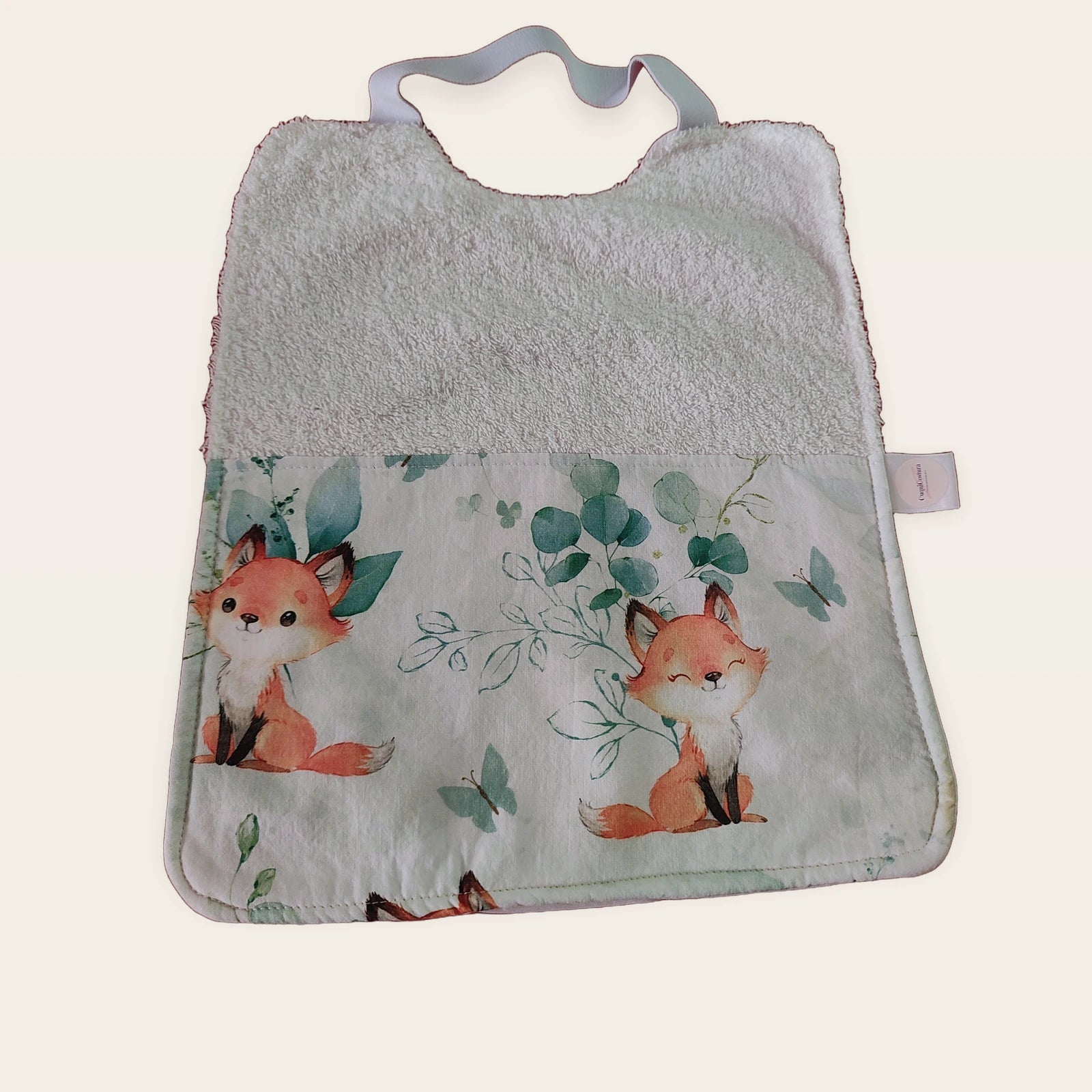 Babero infantil Zorritos con rizo de algodón beige y cuello elástico