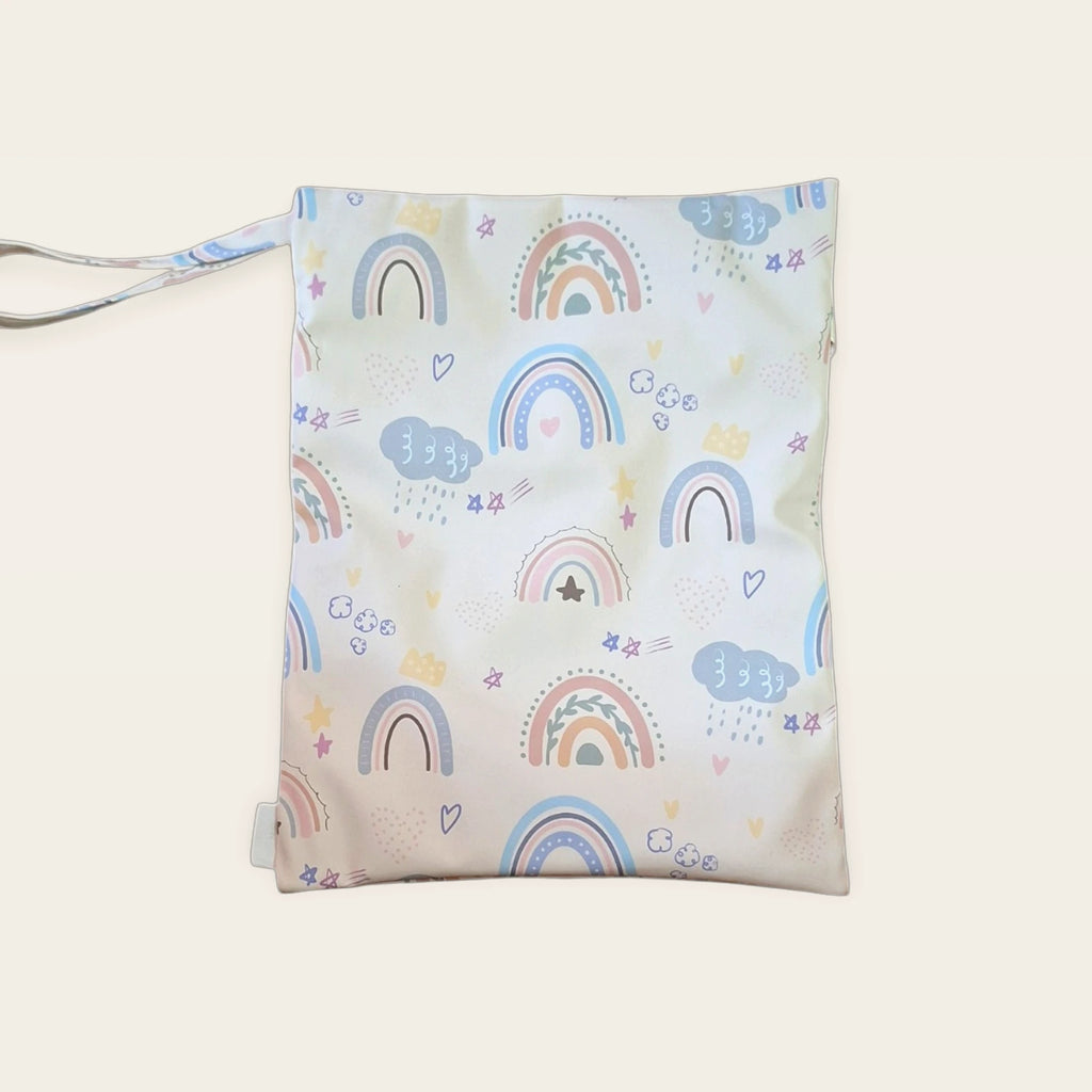 Bolsa impermeable Arcoíris pastel con cremallera beige, vista trasera con asa