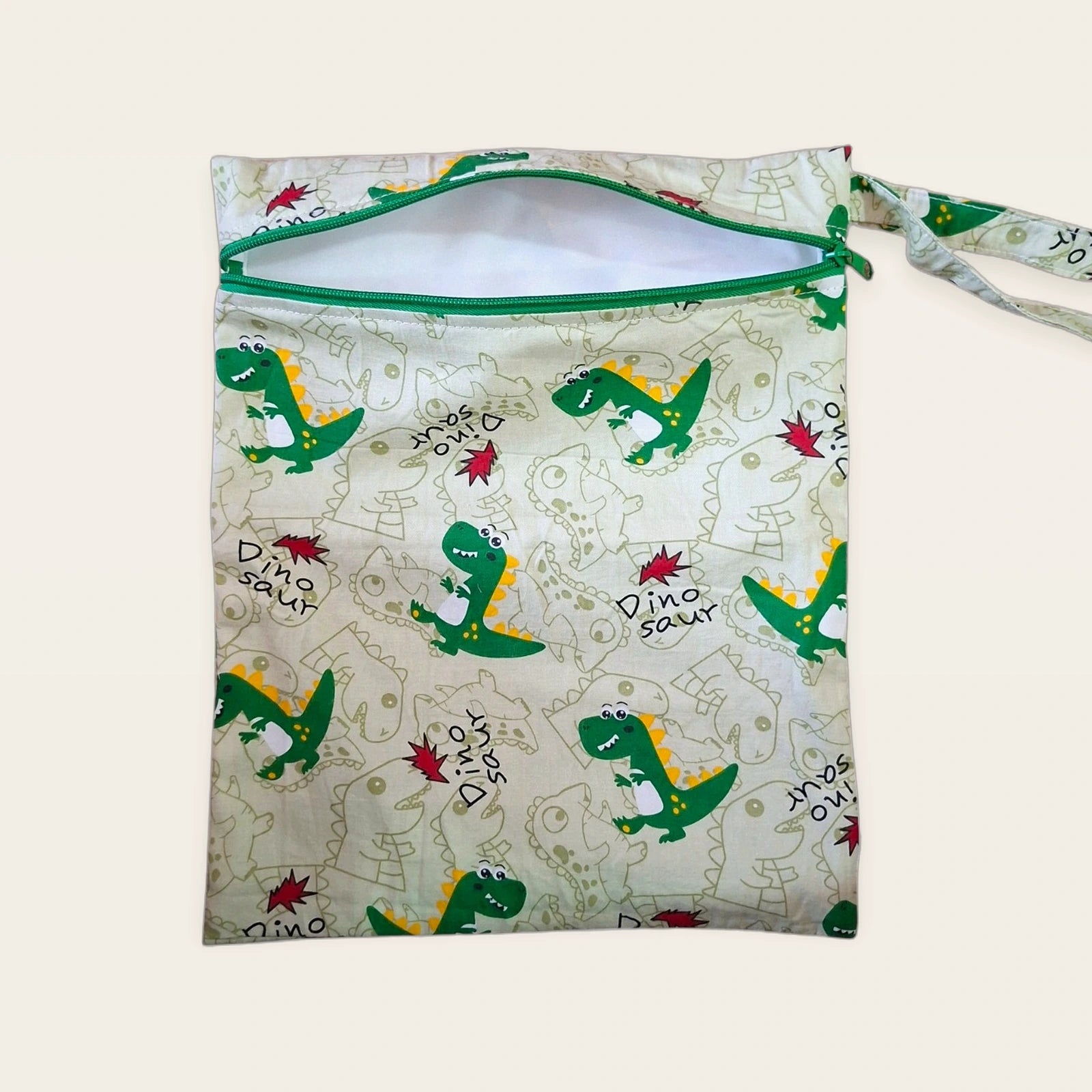 Bolsa impermeable Dinosaurios verdes con cremallera verde abierta, vista frontal