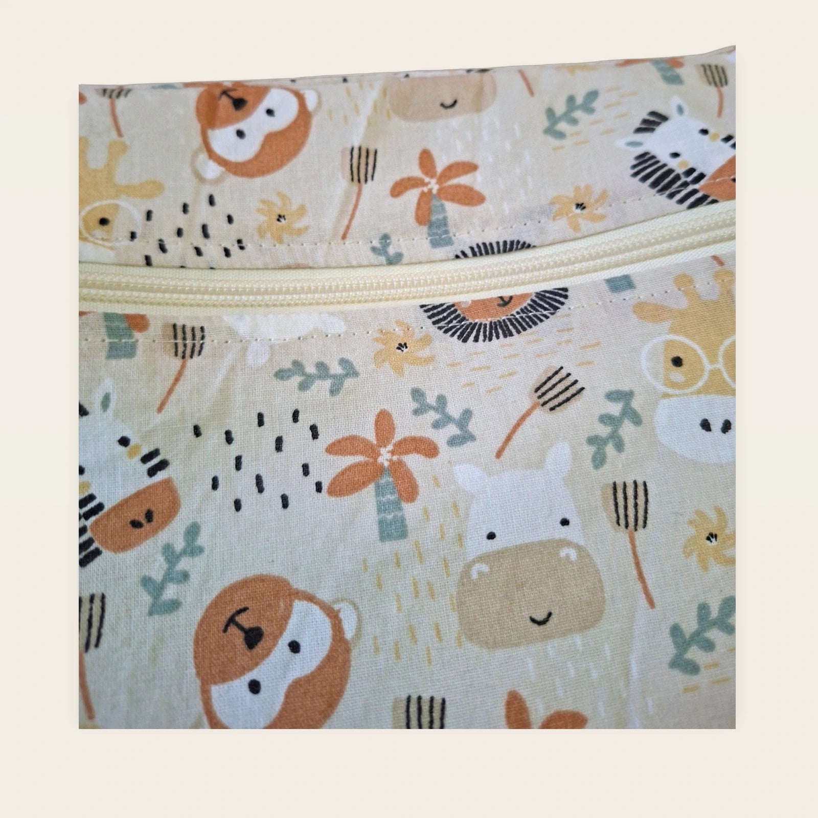 Bolsa impermeable Sabana con cremallera blanca abierta, vista frontal [Variant: Beige]