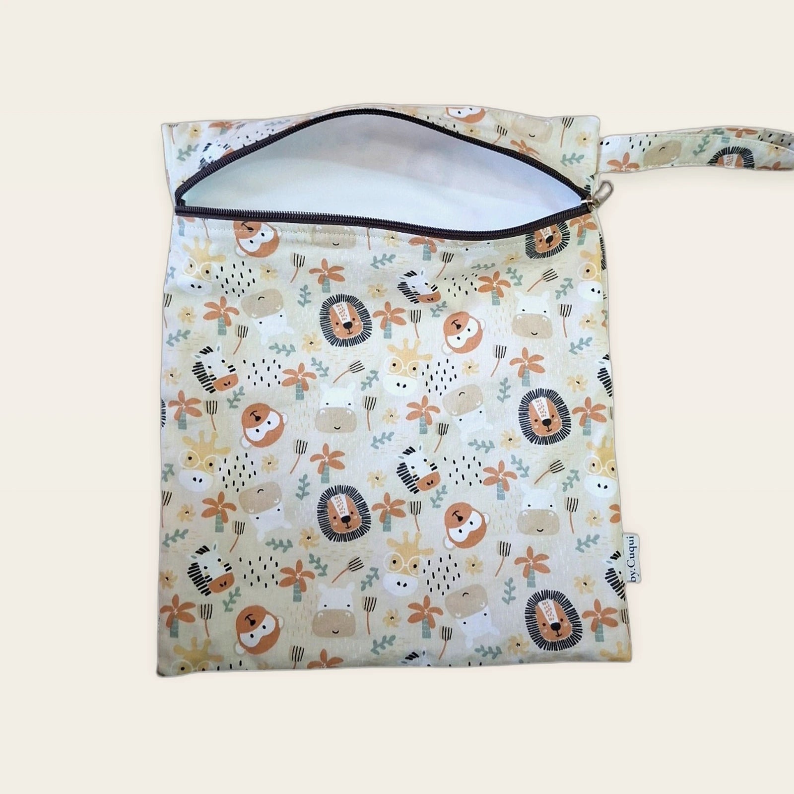 Bolsa impermeable Sabana con cremallera negra abierta, vista frontal [Variant: Negro]