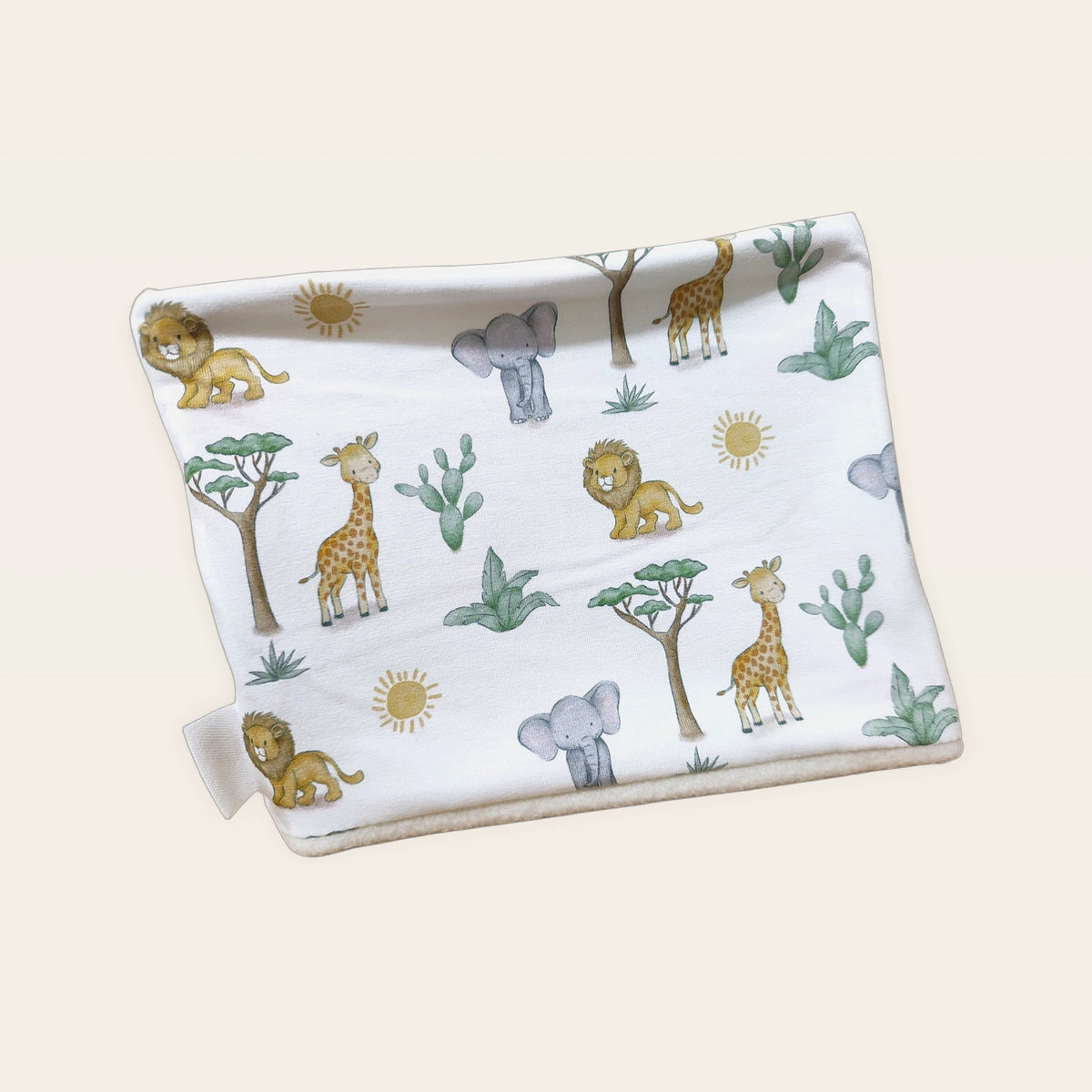 Braga de cuello infantil Animalitos de la sabana Baobab colocada en plano [Variant: Beige]