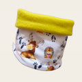 Braga de cuello infantil Animalitos y huellas con el cuello doblado y el polar amarillo sol visible [Variant: Amarillo sol]