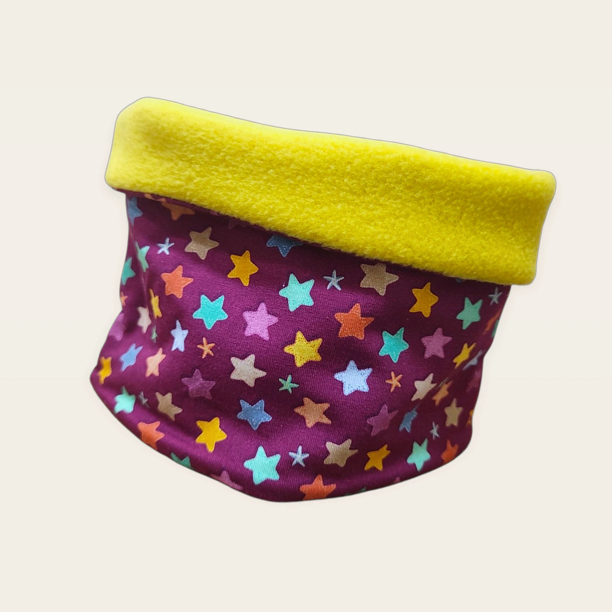 Braga de cuello infantil Estrellas con el cuello doblado y el polar amarillo visible [Variant: Amarillo]