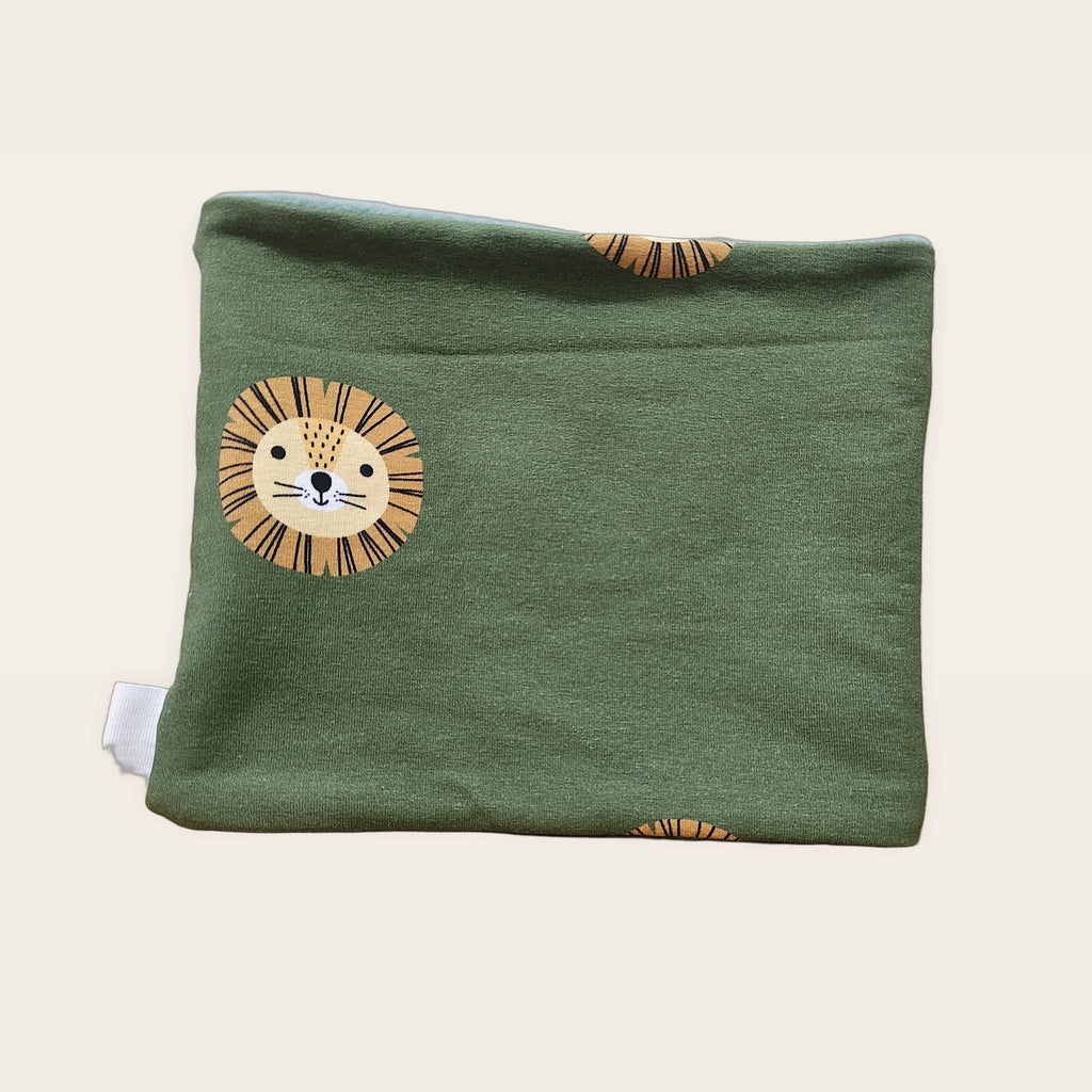 Braga de cuello infantil León verde colocada en plano [Variant: Pale mint]