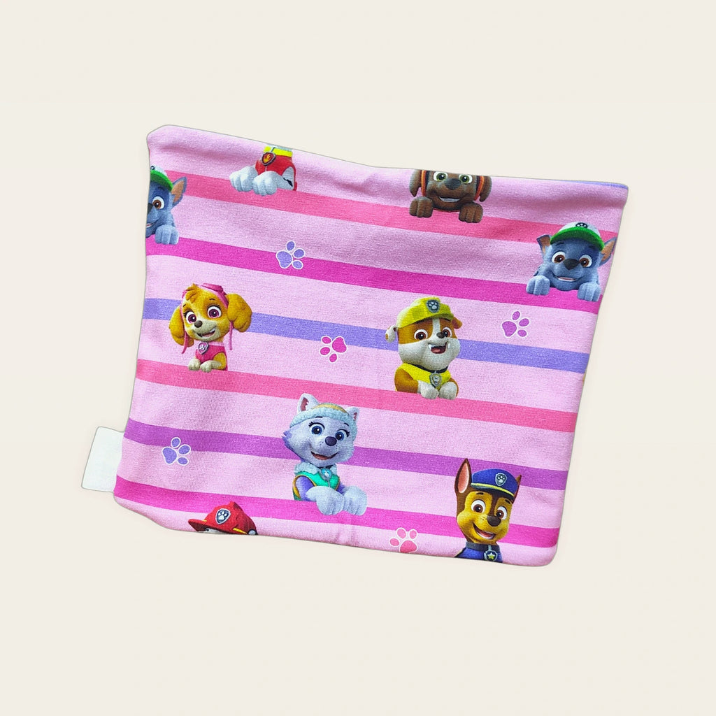 Braga de cuello infantil Perretes rayas rosa colocada en plano [Variant: Blanco]