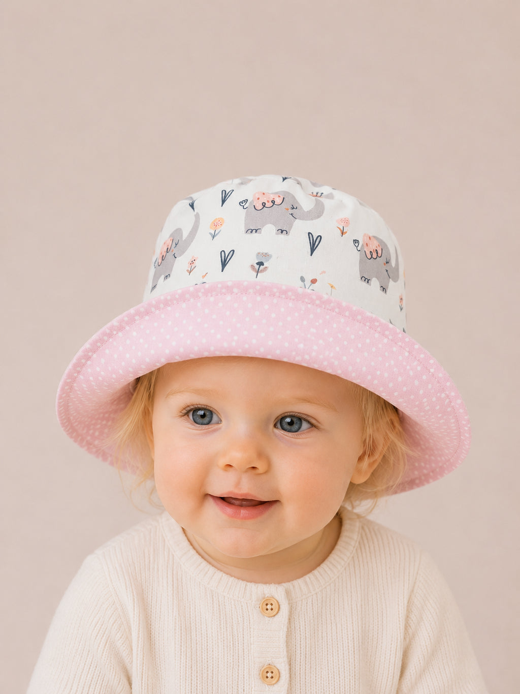 Gorrito de pescador reversible Cuqui Elefantes hecho a mano en algodón para bebé [Variant: Topitos rosa]