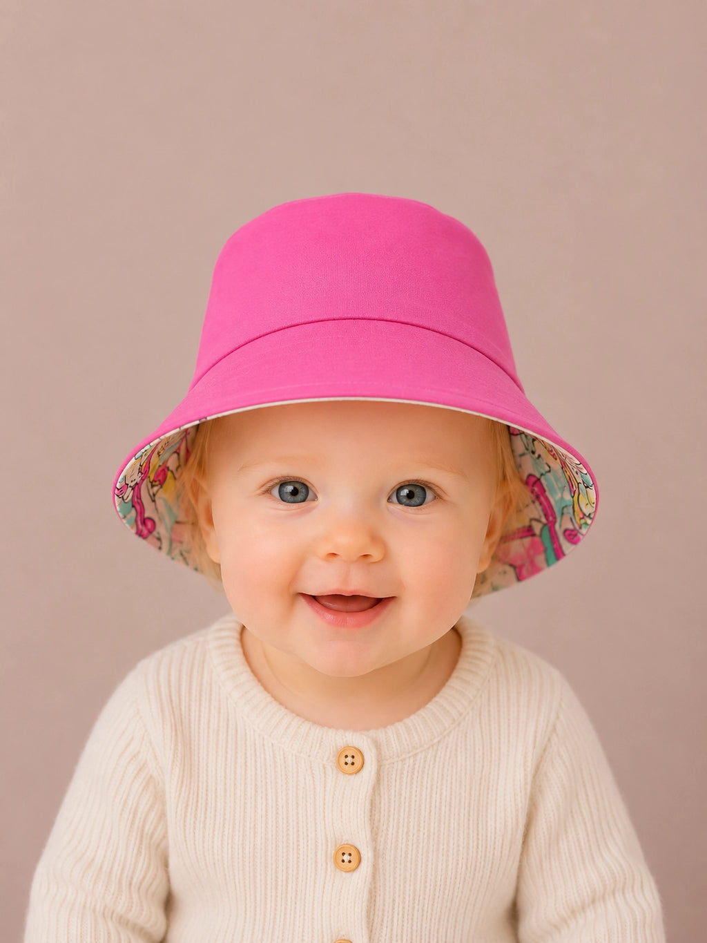 Reverso del gorrito de pescador Snoopy con tela rosa fucsia [Variant: Rosa fucsia]