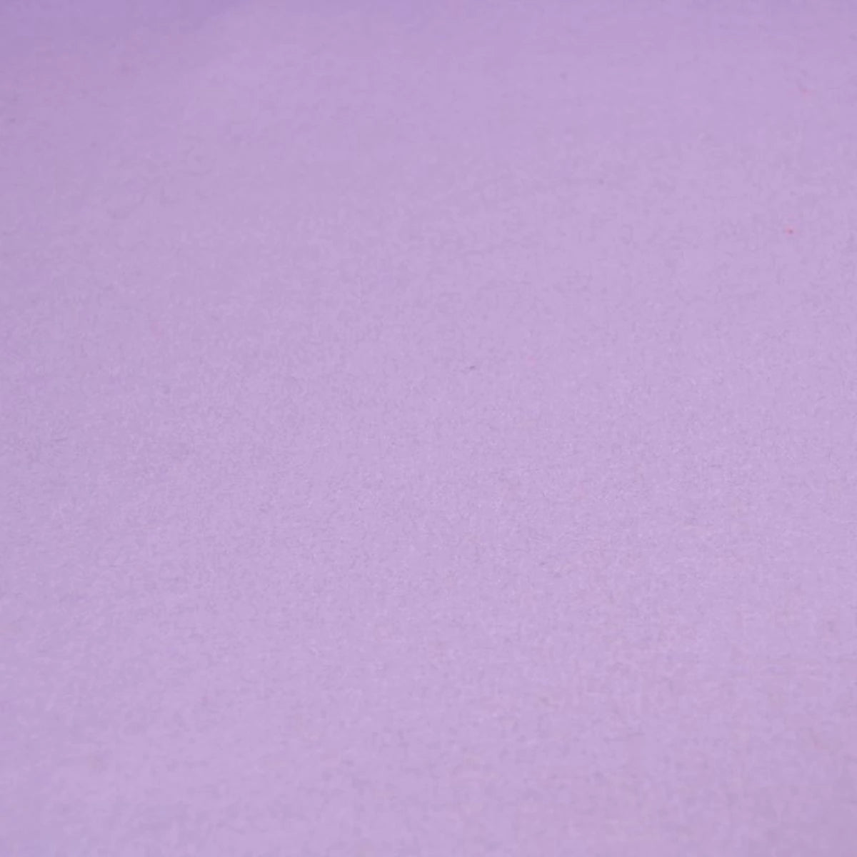 Detalle del tejido polar suave en color lila claro [Variant: Lila claro]