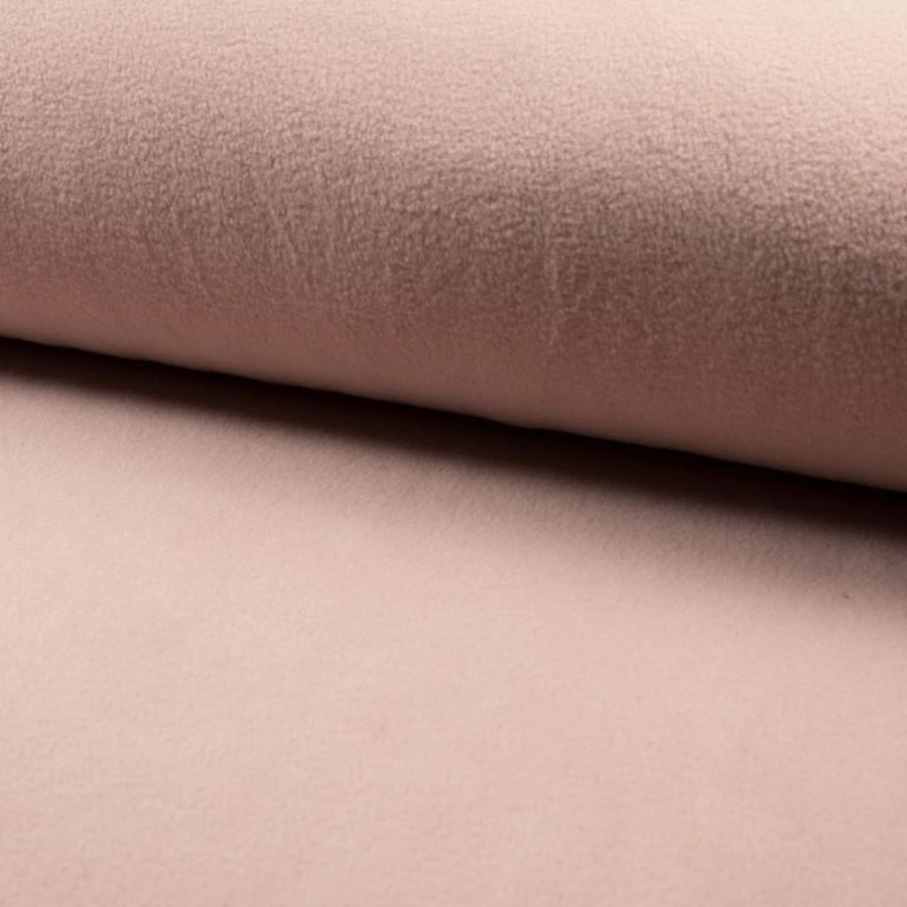 Detalle del tejido polar suave en color nude [Variant: Nude]