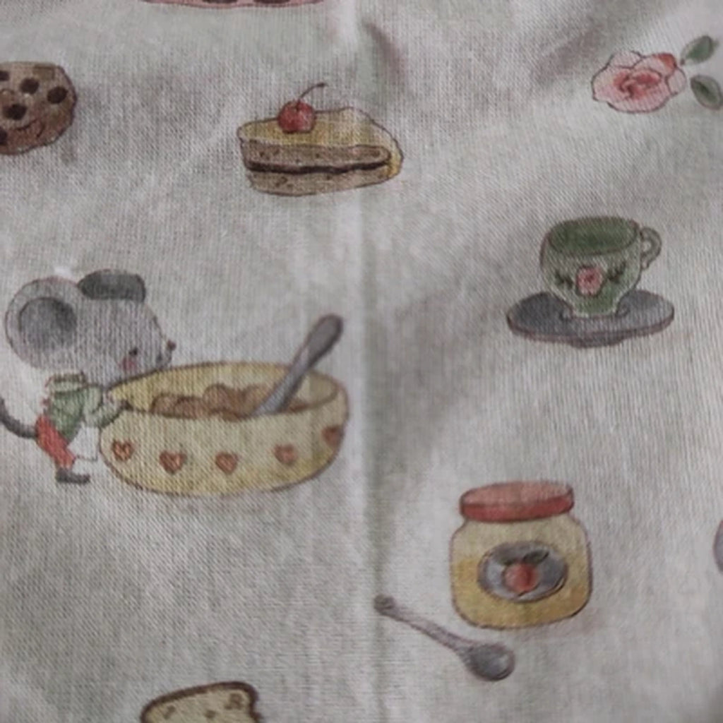 Detalle del estampado Ratitas reposteras sobre tela de algodón