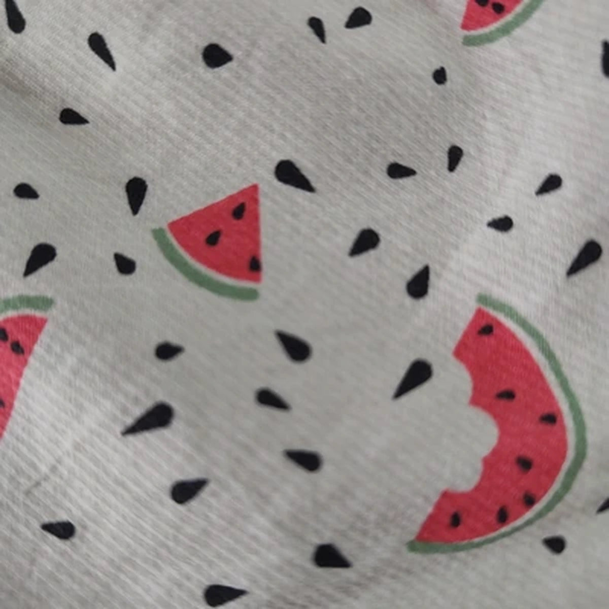Detalle del estampado Sandías sobre tela de algodón