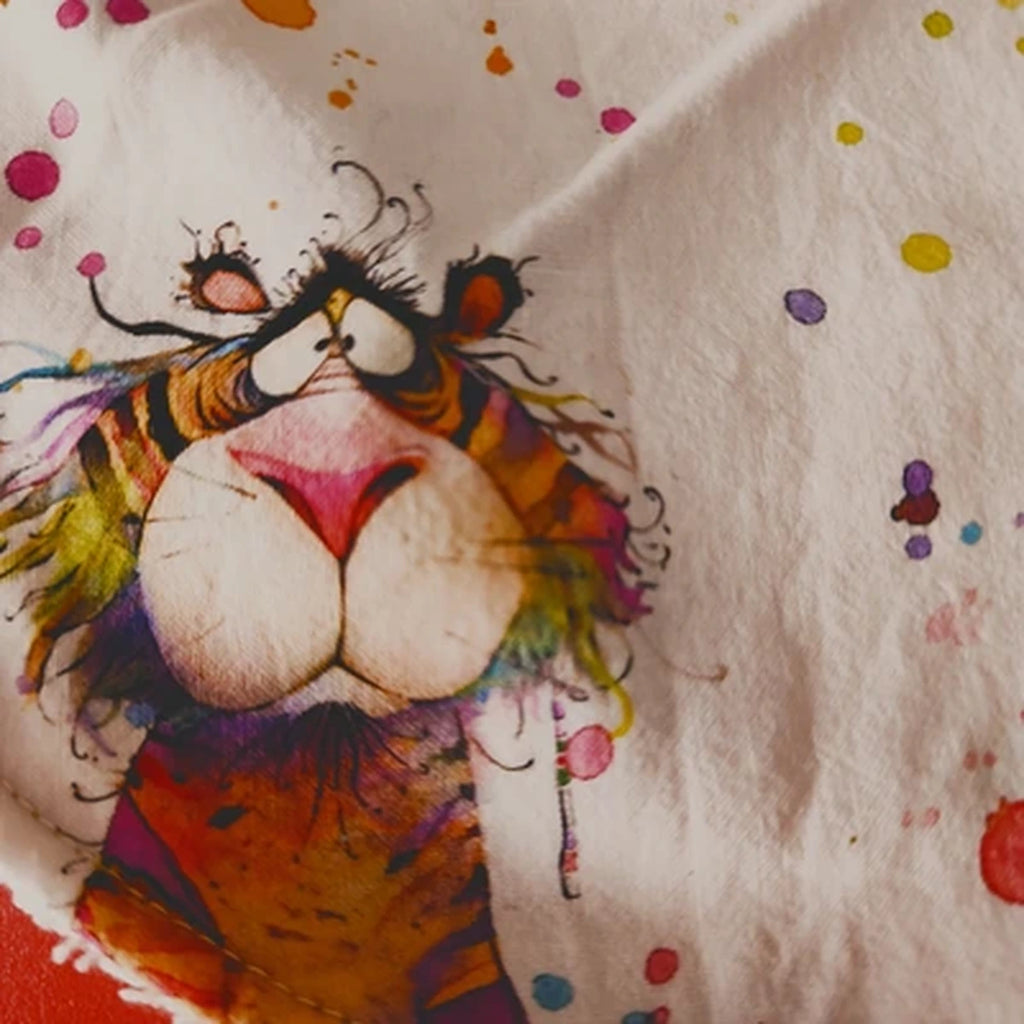 Detalle del estampado Tigre acuarela sobre tela de algodón